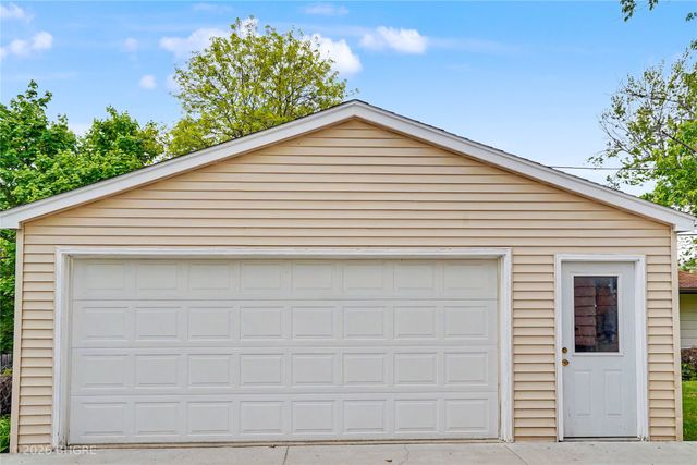 1910 NW 81st Street, Clive, IA 50325