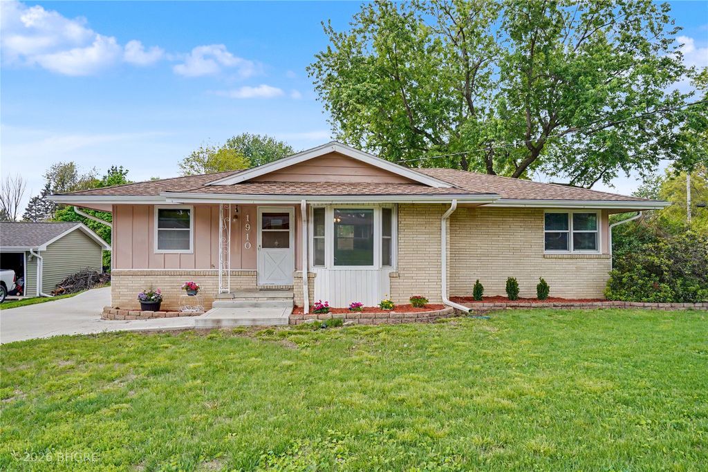 1910 NW 81st Street, Clive, IA 50325