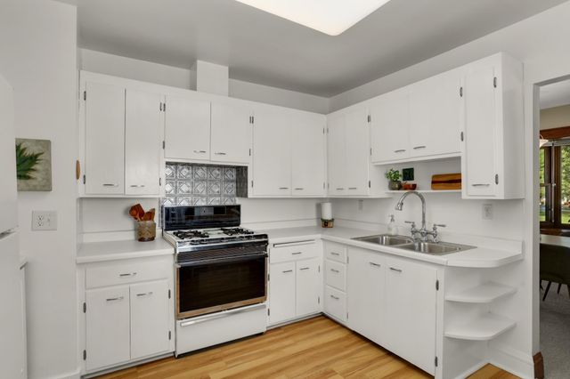 3521 E Minnehaha Parkway, Minneapolis, MN 55417