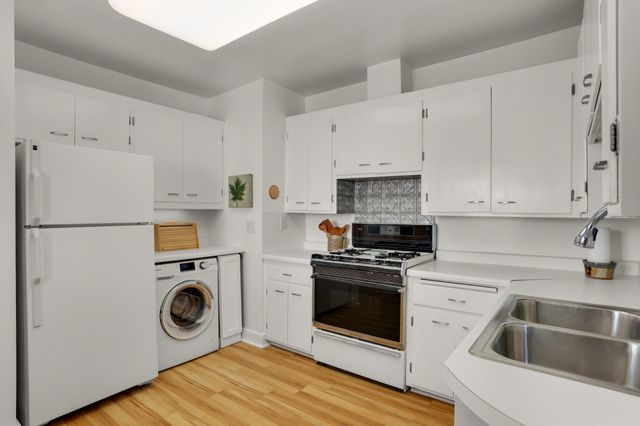 3521 E Minnehaha Parkway, Minneapolis, MN 55417