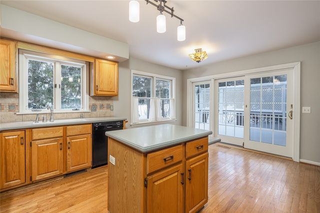 22 Bishops Court, Pittsford, NY 14534