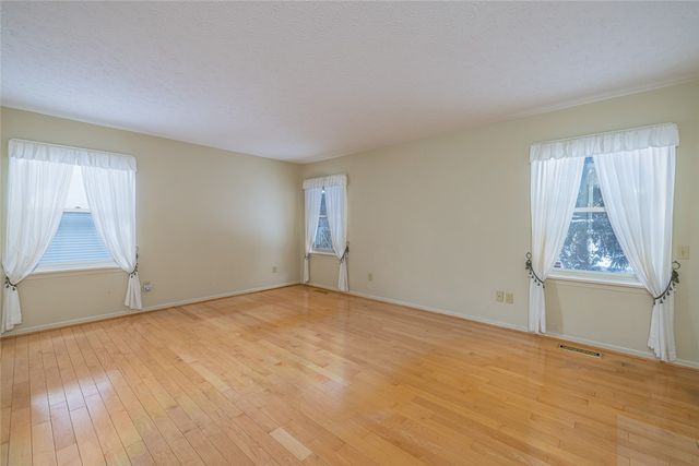 22 Bishops Court, Pittsford, NY 14534