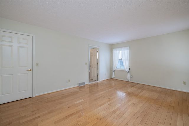 22 Bishops Court, Pittsford, NY 14534