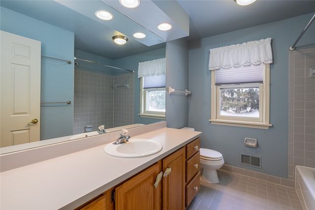 22 Bishops Court, Pittsford, NY 14534