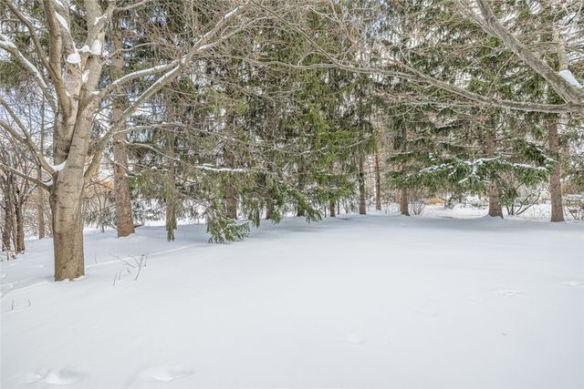 22 Bishops Court, Pittsford, NY 14534