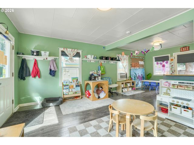 853 E St, Washougal, WA 98671