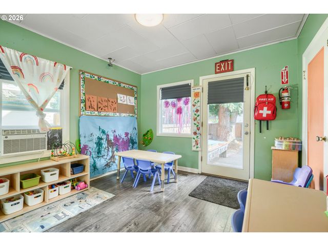 853 E St, Washougal, WA 98671