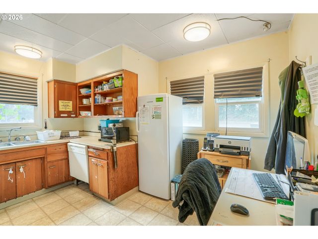 853 E St, Washougal, WA 98671