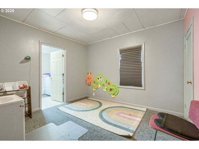 853 E St, Washougal, WA 98671