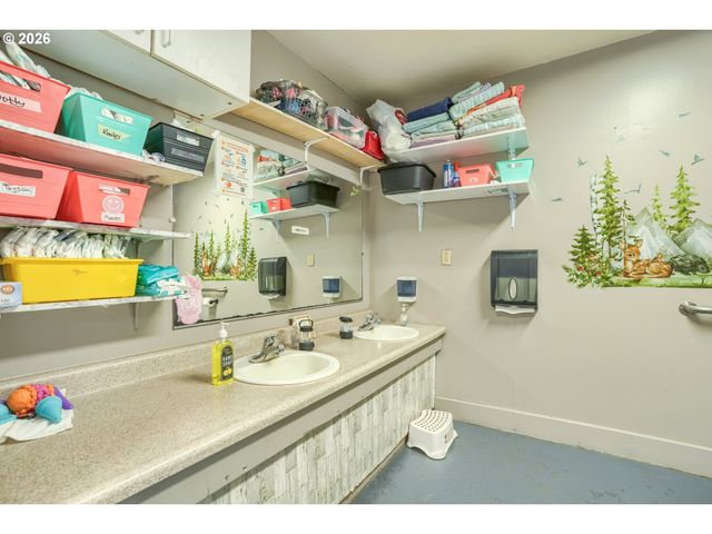 853 E St, Washougal, WA 98671