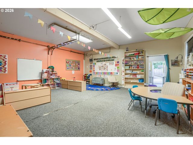 853 E St, Washougal, WA 98671