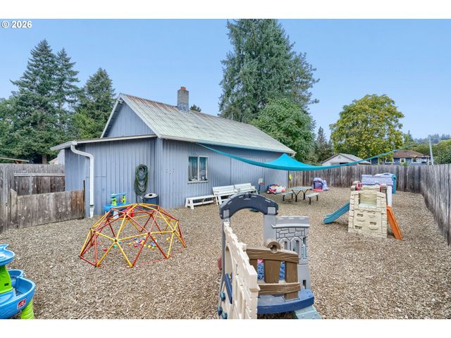 853 E St, Washougal, WA 98671