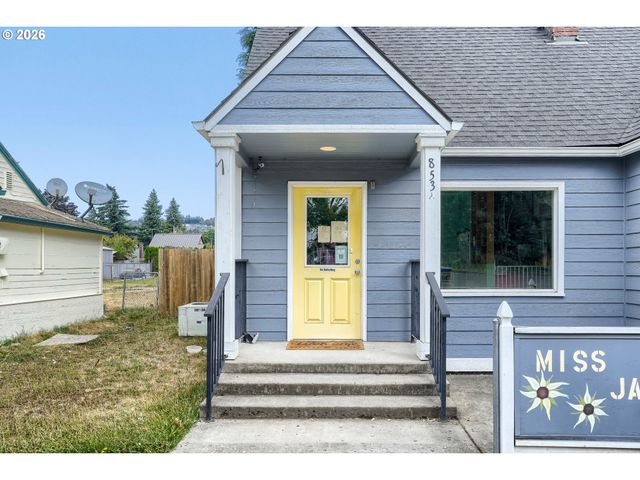 853 E St, Washougal, WA 98671