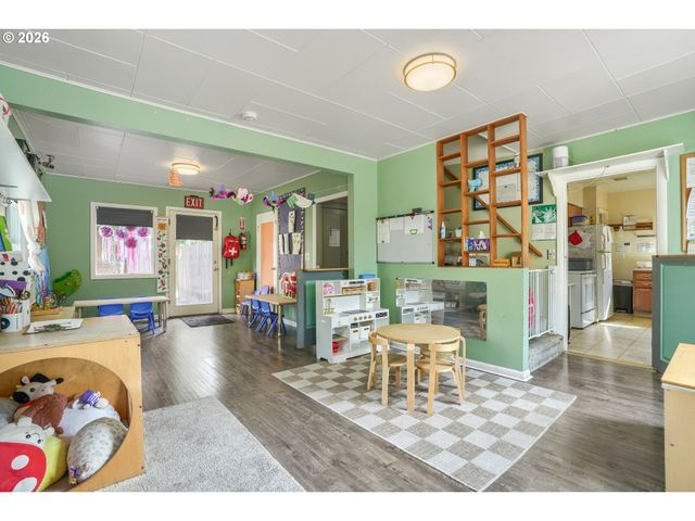 853 E St, Washougal, WA 98671