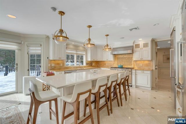 1 Seton Lane, Mahwah, NJ 07430