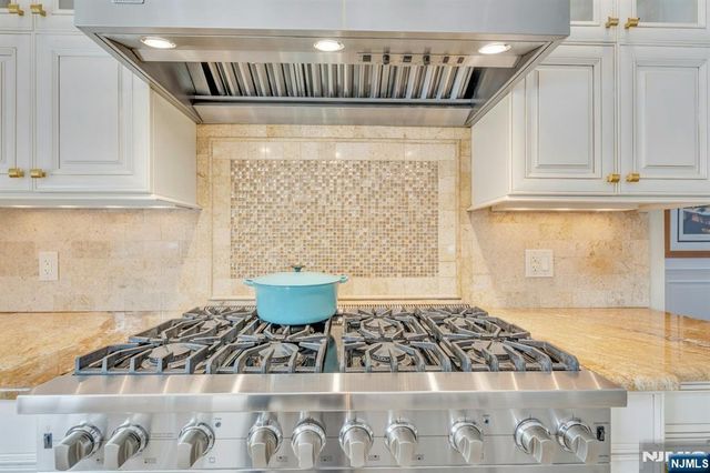 1 Seton Lane, Mahwah, NJ 07430