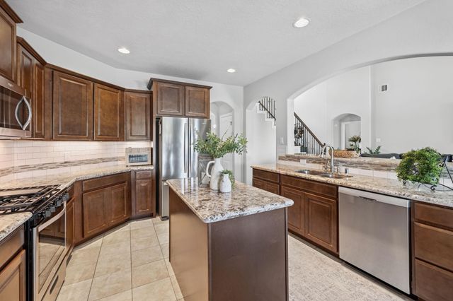 9706 Suffolk Downs Drive, Mont Belvieu, TX 77523