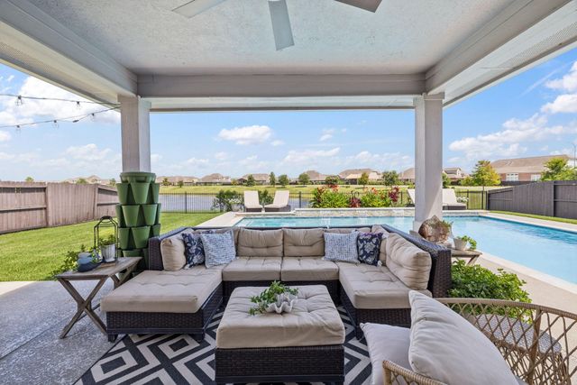 9706 Suffolk Downs Drive, Mont Belvieu, TX 77523