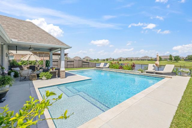 9706 Suffolk Downs Drive, Mont Belvieu, TX 77523