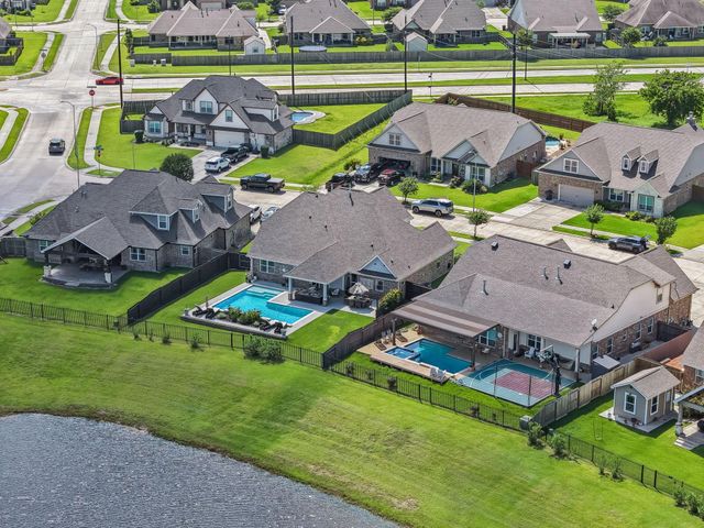 9706 Suffolk Downs Drive, Mont Belvieu, TX 77523