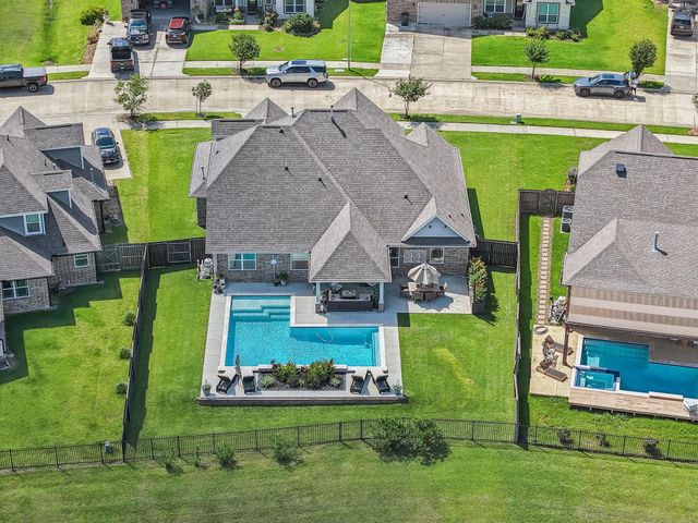 9706 Suffolk Downs Drive, Mont Belvieu, TX 77523