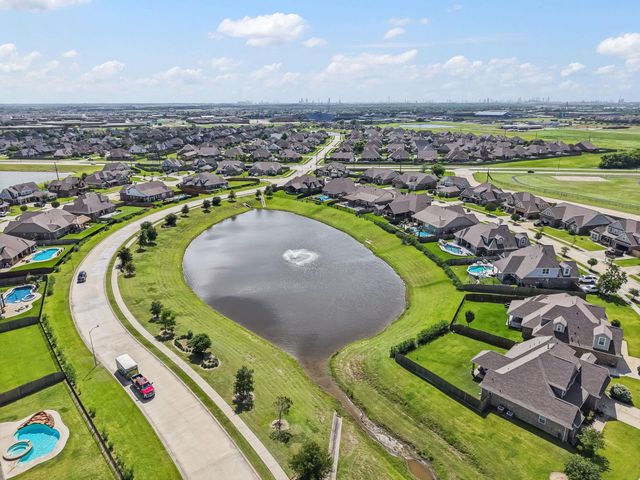 9706 Suffolk Downs Drive, Mont Belvieu, TX 77523