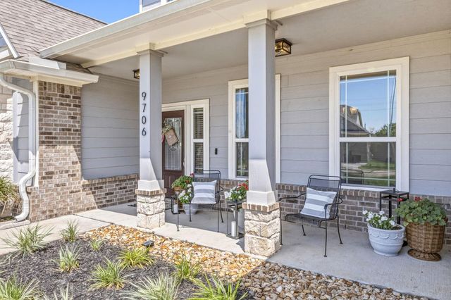 9706 Suffolk Downs Drive, Mont Belvieu, TX 77523