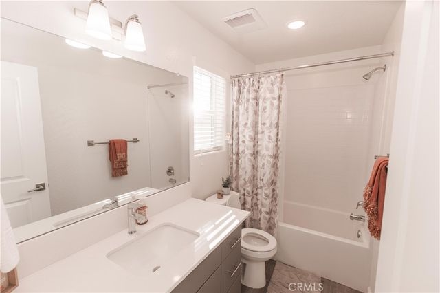 2020 N Ralph Lane, Clovis, CA 93619