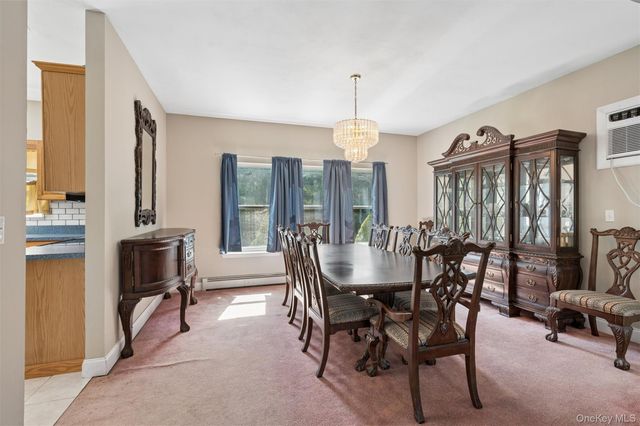 17 Egret Way, Center Moriches, NY 11934