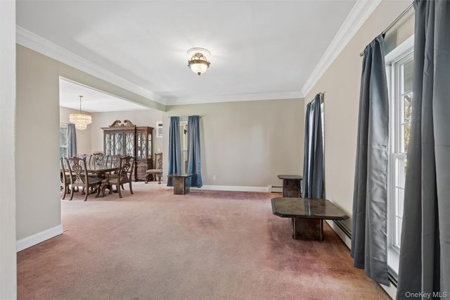 17 Egret Way, Center Moriches, NY 11934