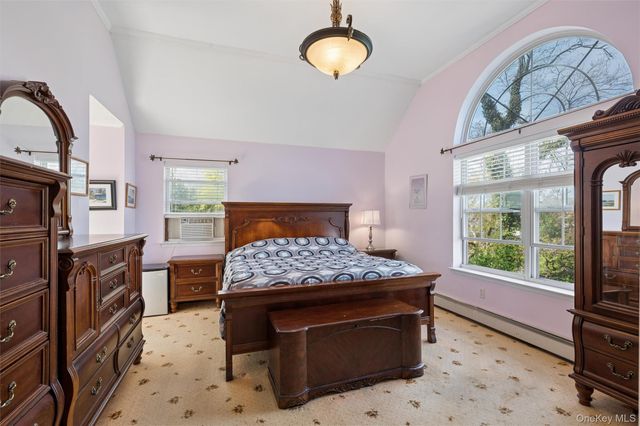 17 Egret Way, Center Moriches, NY 11934