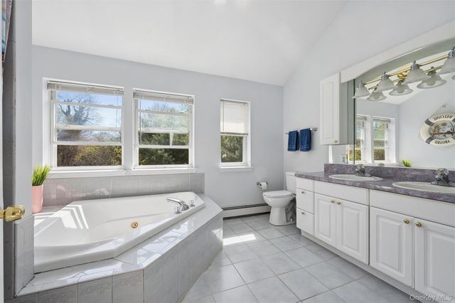 17 Egret Way, Center Moriches, NY 11934