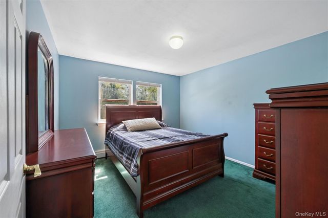 17 Egret Way, Center Moriches, NY 11934