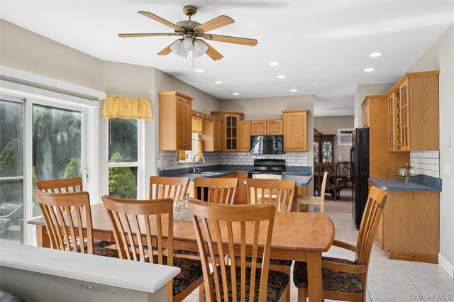 17 Egret Way, Center Moriches, NY 11934