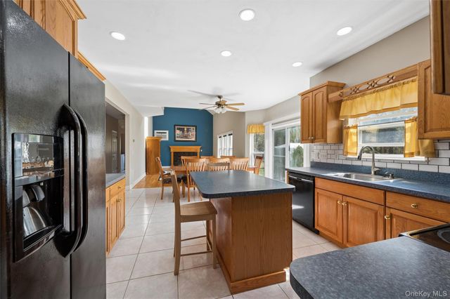 17 Egret Way, Center Moriches, NY 11934