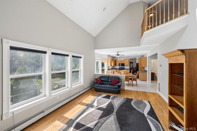 17 Egret Way, Center Moriches, NY 11934