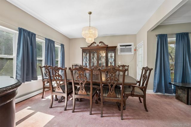 17 Egret Way, Center Moriches, NY 11934