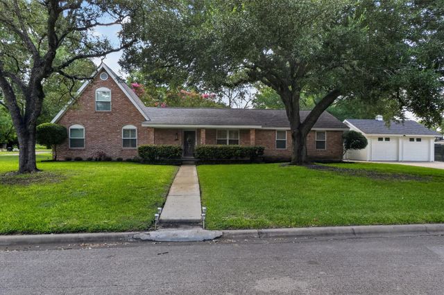 1622 Twin Island Drive DR, Lockhart, TX 78644