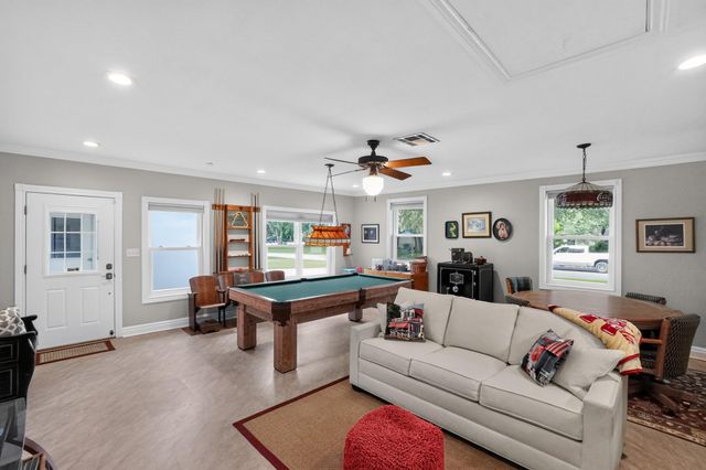 1622 Twin Island Drive DR, Lockhart, TX 78644
