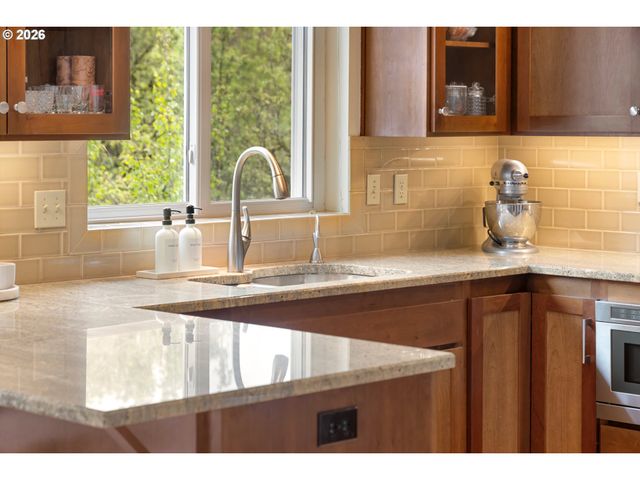 11200 Sw PARTRIDGE Loop, Beaverton, OR 97007