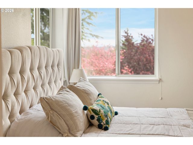 11200 Sw PARTRIDGE Loop, Beaverton, OR 97007