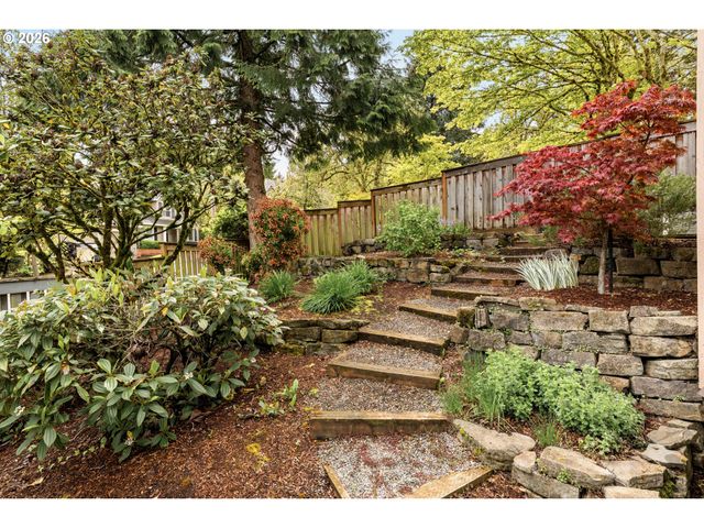 11200 Sw PARTRIDGE Loop, Beaverton, OR 97007