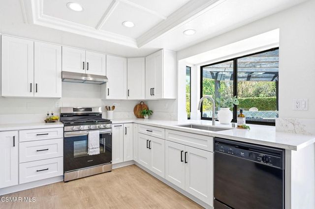 27833 Via Amistosa, Agoura Hills, CA 91301