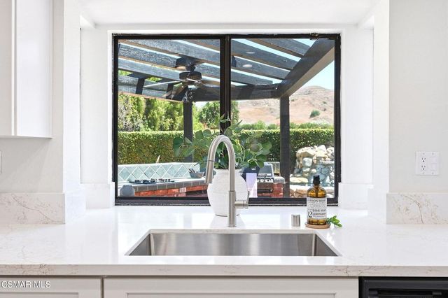 27833 Via Amistosa, Agoura Hills, CA 91301