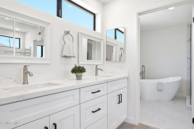 27833 Via Amistosa, Agoura Hills, CA 91301