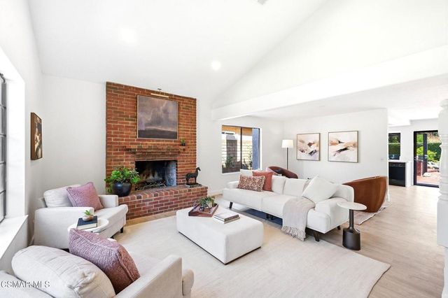27833 Via Amistosa, Agoura Hills, CA 91301