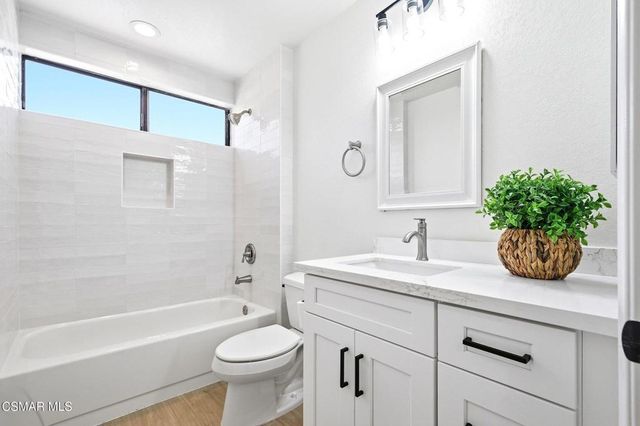 27833 Via Amistosa, Agoura Hills, CA 91301