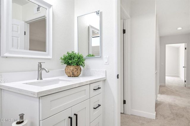 27833 Via Amistosa, Agoura Hills, CA 91301