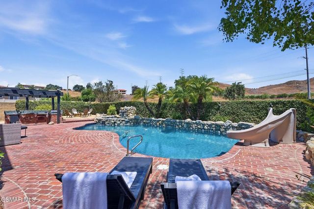 27833 Via Amistosa, Agoura Hills, CA 91301