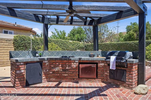 27833 Via Amistosa, Agoura Hills, CA 91301